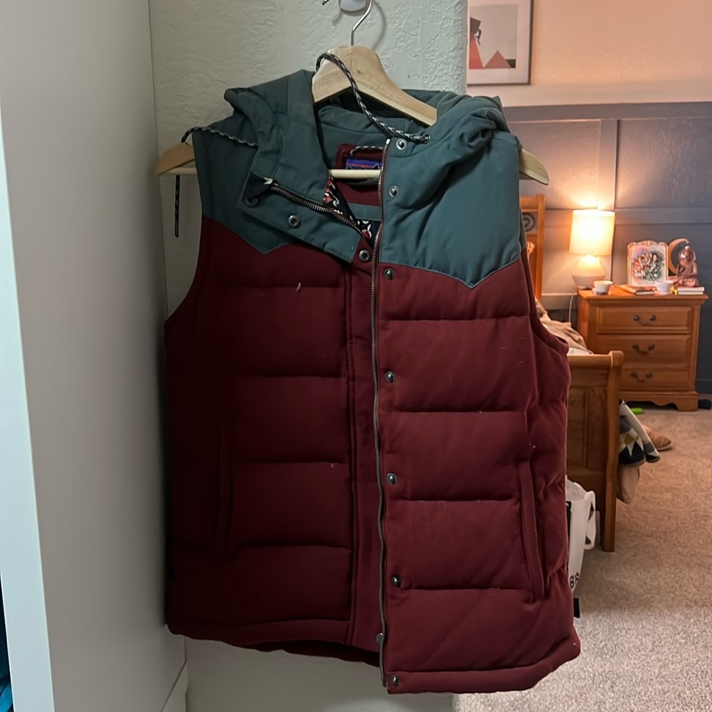 Patagonia women’s medium down vest